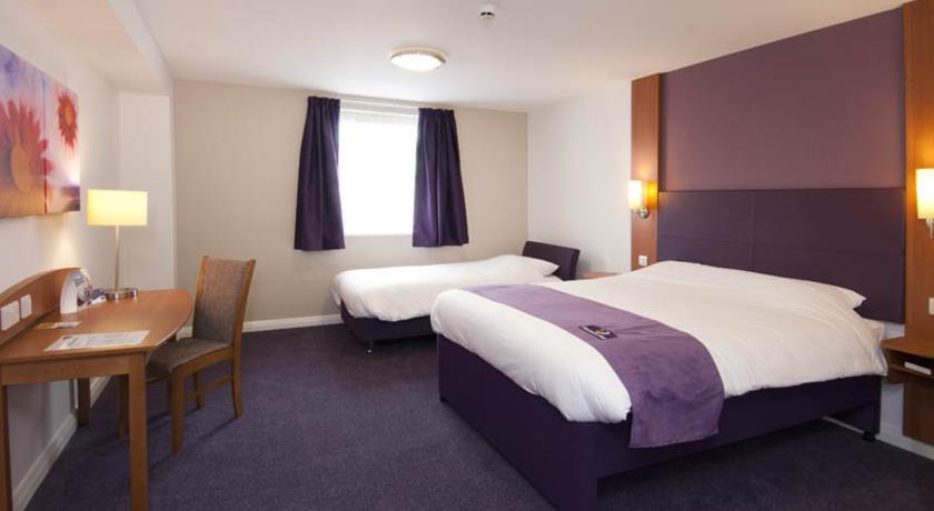 Premier Inn Wolverhampton - North Room photo