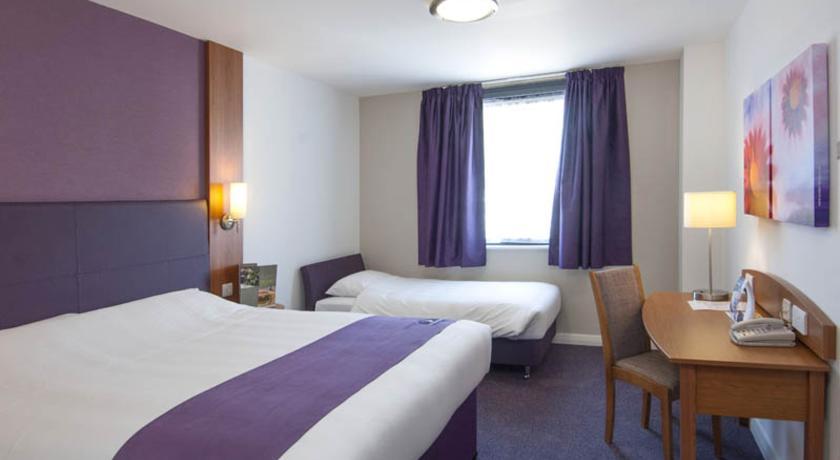 Premier Inn Wolverhampton - North Room photo