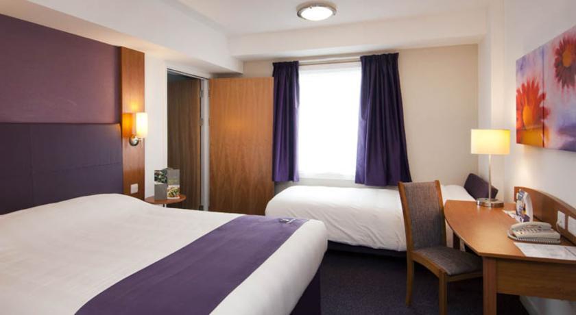 Premier Inn Wolverhampton - North Room photo