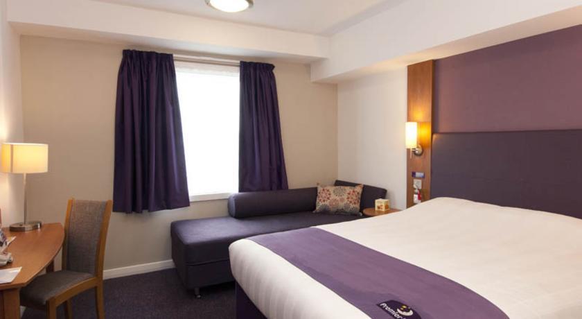 Premier Inn Wolverhampton - North Room photo