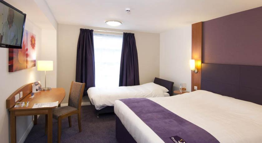Premier Inn Wolverhampton - North Room photo