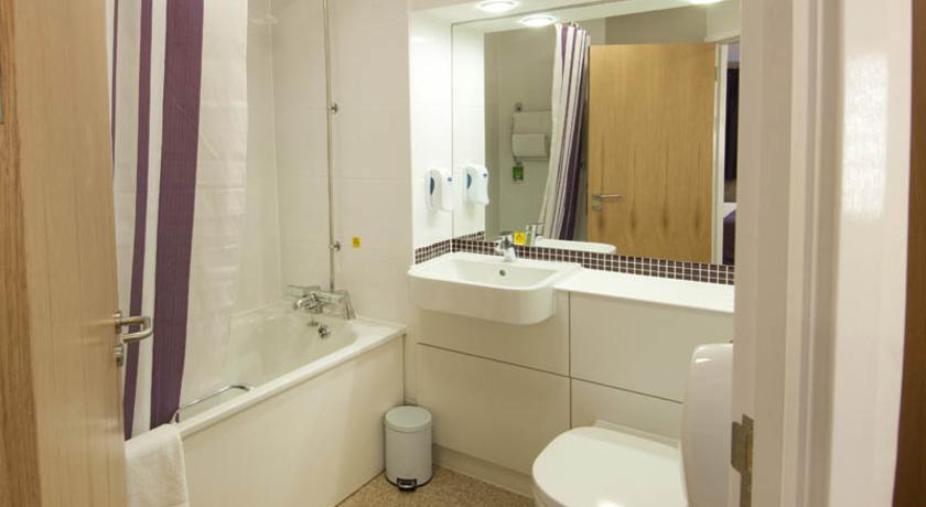 Premier Inn Wolverhampton - North Room photo